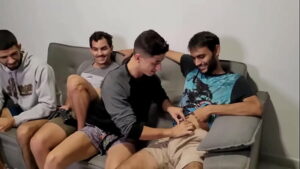 Videos porno de homens tirando a virgindade de gays