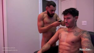 X video gay massagem no barbeiro