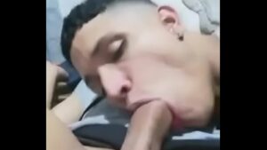 Xnxx chupando amador com tesão gay