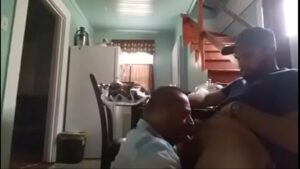 Chupada coroa gay videos