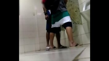 Executivos brasileiros maduros em pegacao gay