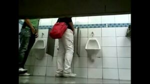 Flagra de gay em banheiro publico em sao luiz