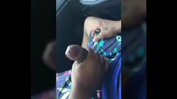 Garoto de progama batendo punheta no carro gay