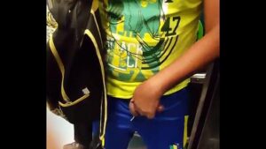 Gay batendo em mulher no ônibus