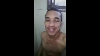 Gay novinho fudendo com picudo