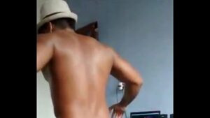 Homem dançando sexo gay