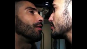 Hq vingadores com beijo gay