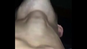 Maduro musculoso garganta profunda gay porn