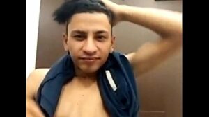 Novinho comeudo na favela gay porn