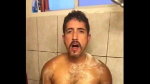 Orgia gay no banho