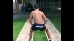 Pauzao pesado dançando funk gay