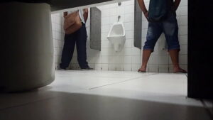 Pegação gay no banheiro do carrefour belford roxo