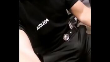 Policial fazem sexo anal gay