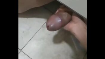 Porno banheiro roludo gay