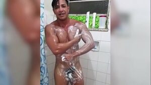 Quarentao gay a arruma um garoto de programa