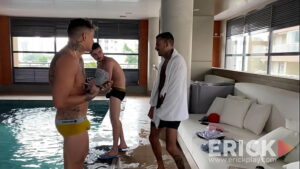 Sexo gay mostrou até onde vai o pau