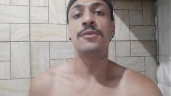 Sexo gay selvagem com bombados de rola grande