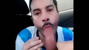 Tomando a própria porra gay