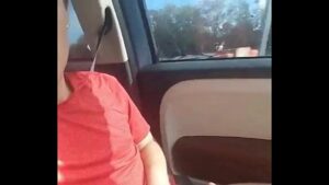 Trasando gay no carro