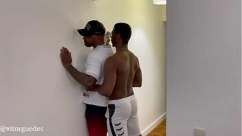 Video porno gay do negao fudendo na marra o branquelo