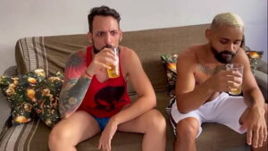 Vídeo porno gay fidendo o filho fo a.igo