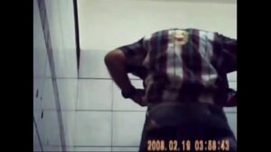Video sexo gay sean zevran no banheiro