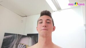 Videos porno gay engolindo leite dos heteros