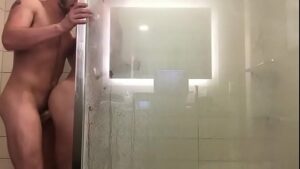 X videos gay dando banho no amigo