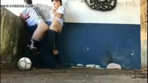 X vodeo gay com torcida de futebol coroa dando