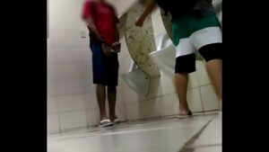 Xvideos fudendo o gay no banheiro da rodoviária