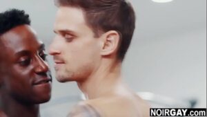 Xvideos gays excitado na academia brasil