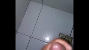 Xxvideo gay batendo puneta