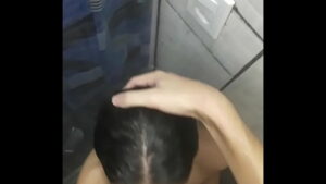 Adolescente gay mamando rola