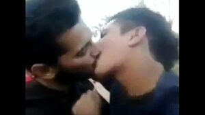 Beijo gay queridos amigos