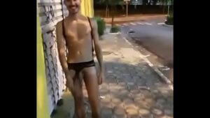 Carnaval na piscina gay