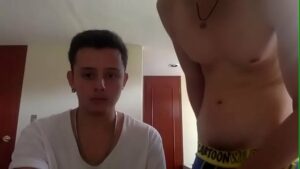 Chantagem primo dotado porno gay