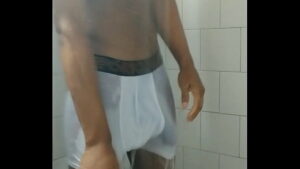 Gay de cueca molhada nuds