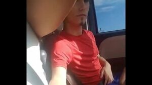 Gay fudendo no carro