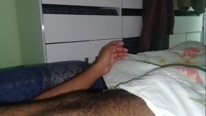 Gay pegando o amigo durmindo