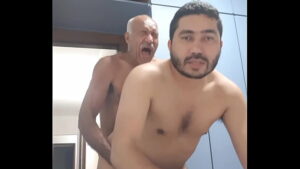 Maduro careca comendo loirinho gay xvideos