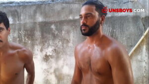 Porno gay em grupo na piscina