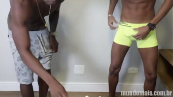 Video gay padrasto negrao sobrinho