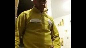 Video sexo gay coroa musculoso e jovem