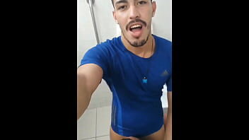 Sexo banheiro publico