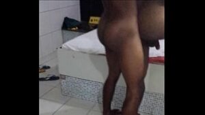 Novinho hétero traído a namorada com gay